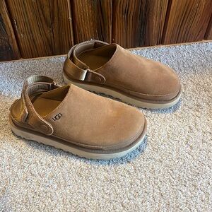 UGG clogs size 7.5 in chestnut.